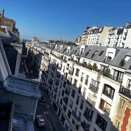 Love Wins Montmartre Париж Екстериор снимка